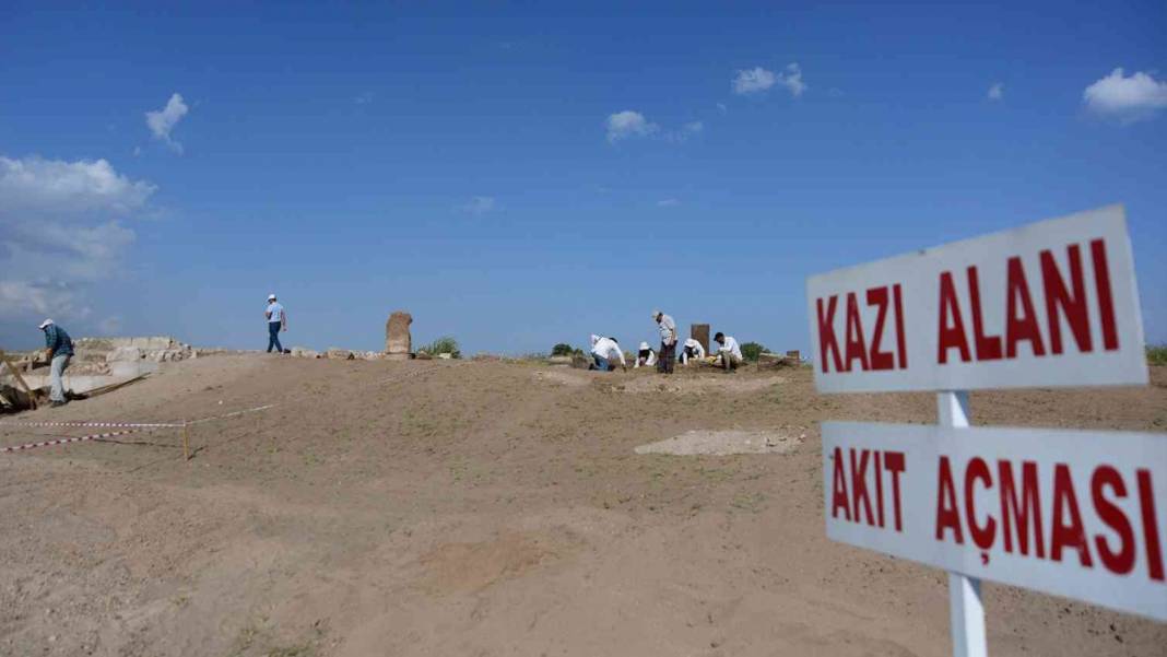 Dünyanın en büyük Türk İslam mezarlığında heyecanlandıran keşif 9